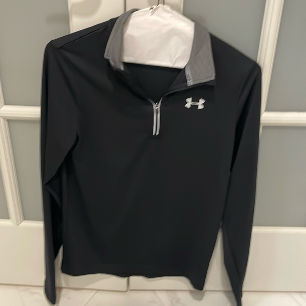 Under Armour Men’s long-sleeve pullover running shirt with thumb holes -black